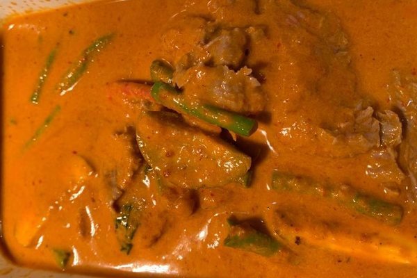 19. Keang phed (Runderhaas met rode curry)